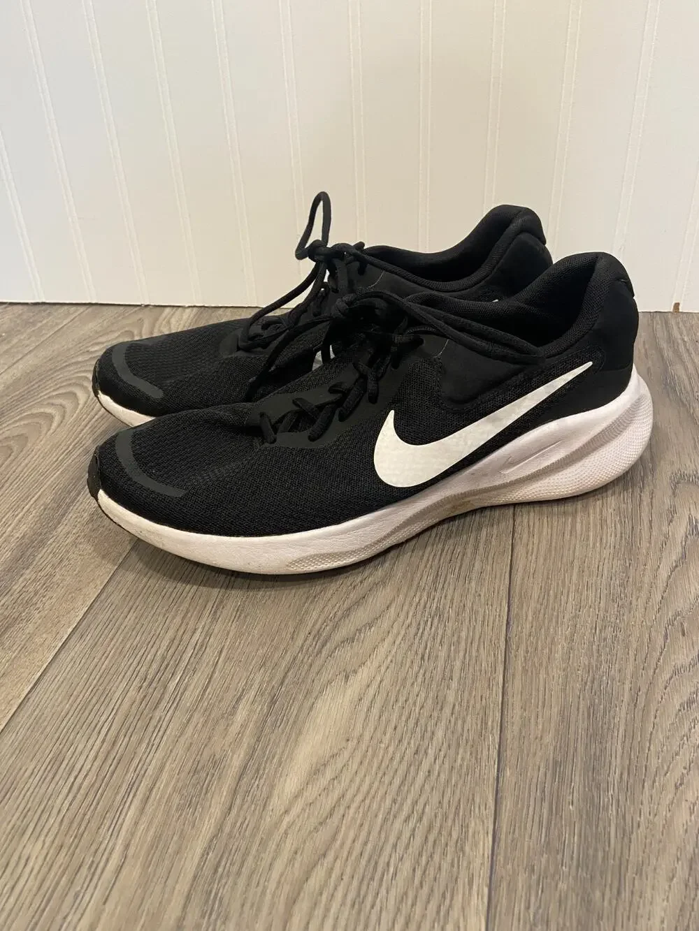 Nike Revolution 7 Men's Black/White Running Shoes Size 11
